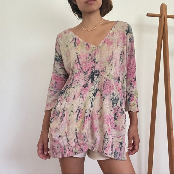 Sparrow Cherry Blossom Light Knitted V Neck Pullover - Picture 6 of 10